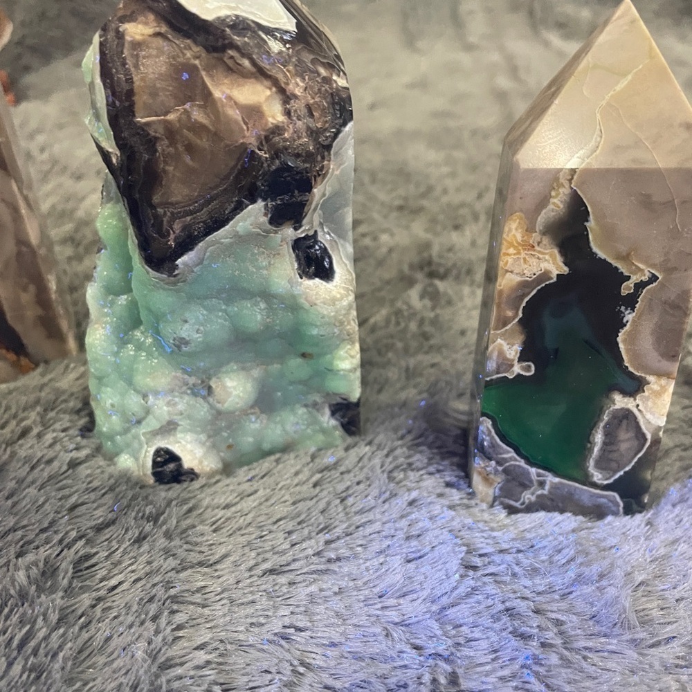 VOLCANO AGATE 4 PIECE SET 6”, 5”,4” tower and 3” heart GREEN UV “rivers” - Picture 14 of 15